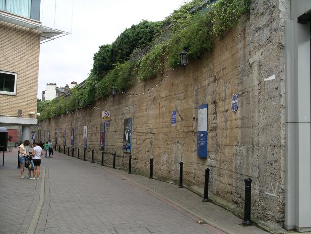 shed end, mur