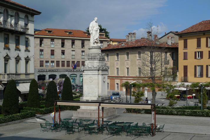 alessandro volta, staty