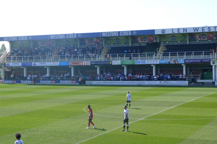 Len-Weston-Stand2a.JPG