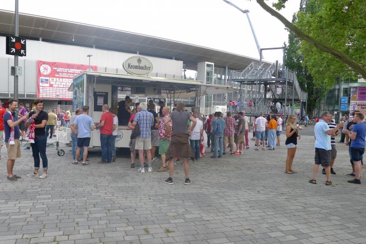 fans outside2
