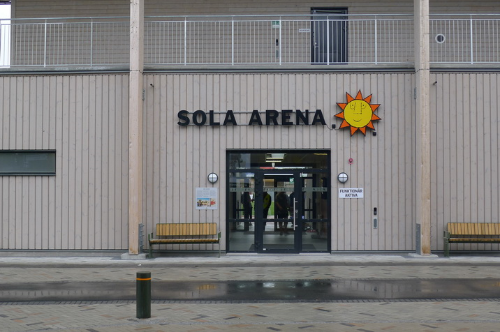 Entrance-officials.JPG