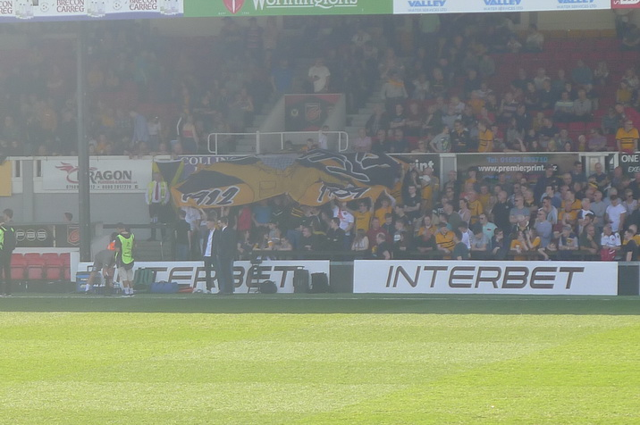 Newportfans.JPG
