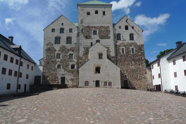 &aring;bo slott, borgg&aring;rd