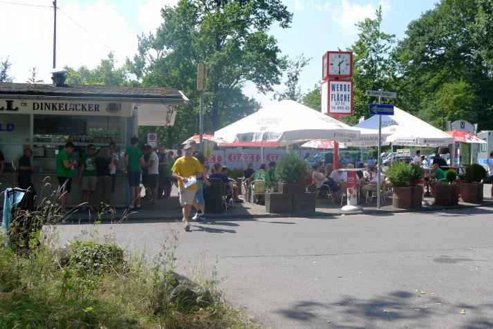 fans outside3