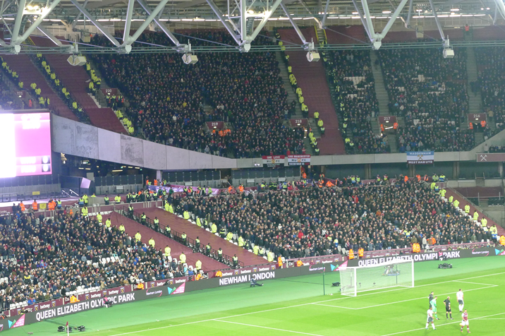 Manchester-U-fans.JPG