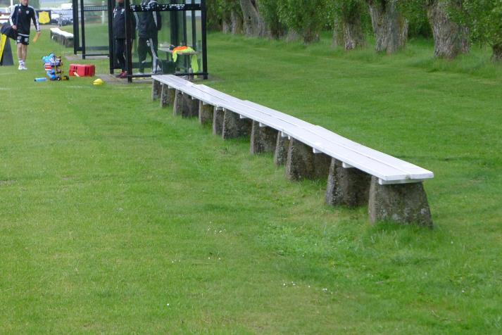 benches (east)