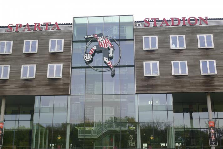 tonny van ede tribune, rear2