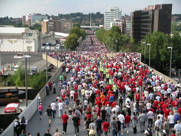 fans going to the tube