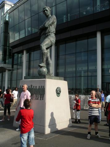 staty, bobby moore
